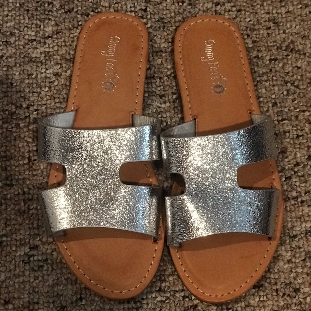 Brand new never worn lulu sandals size 6